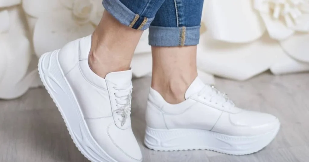 білі кросівки
